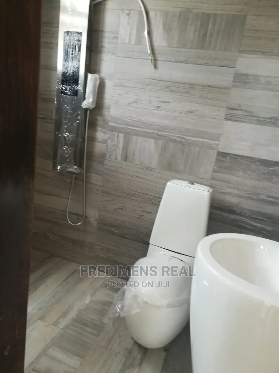 8bdrm Apartment in Fredimens Real, Kumasi Metropolitan for Sale