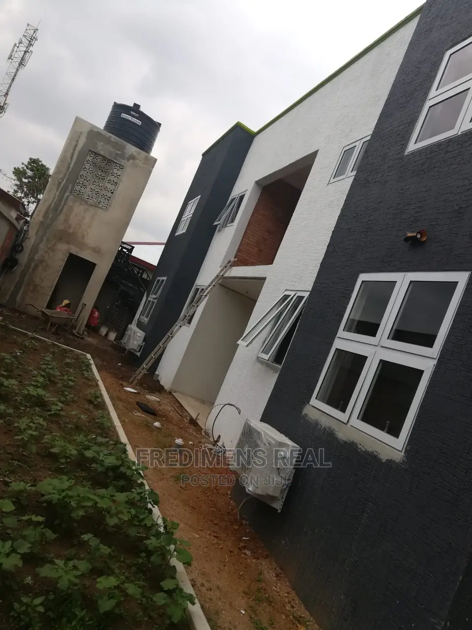 8bdrm Apartment in Fredimens Real, Kumasi Metropolitan for Sale
