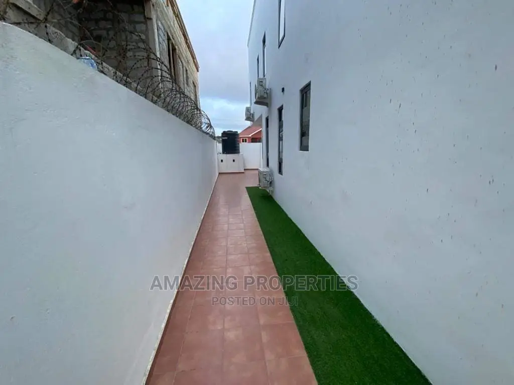 4bdrm House in 4 Bedroom House East for Sale