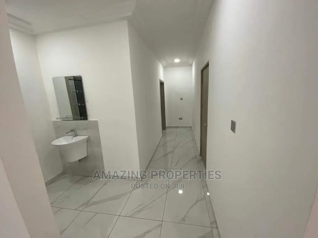 4bdrm House in 4 Bedroom House East for Sale