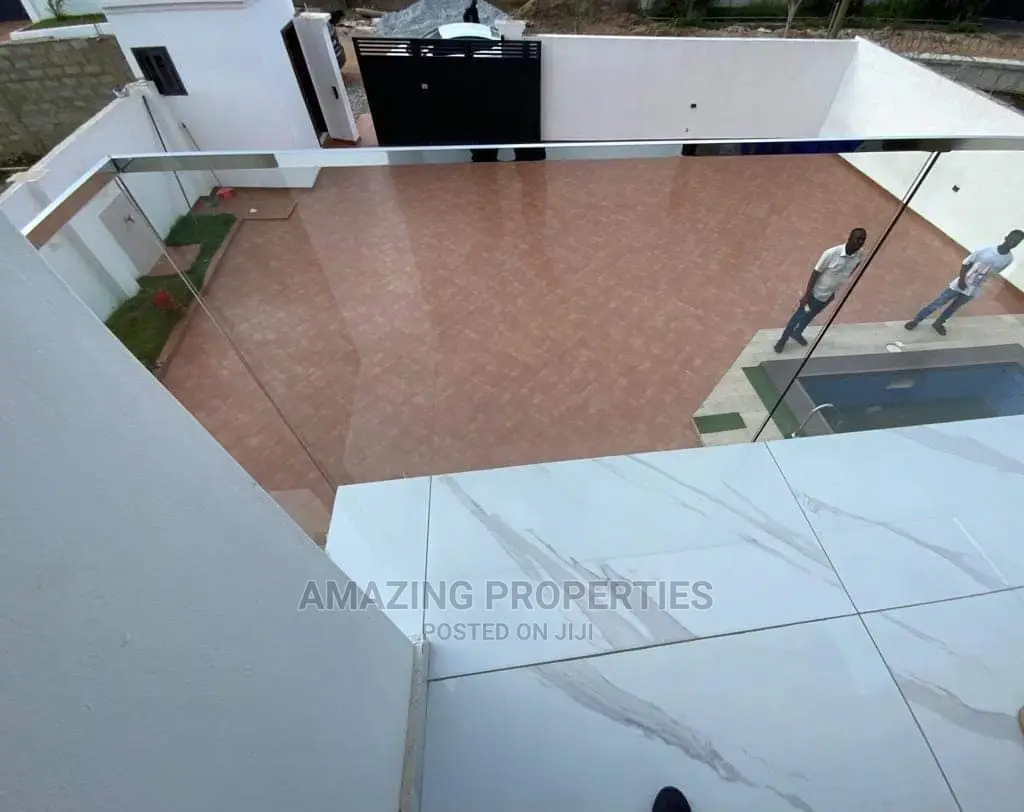 4bdrm House in 4 Bedroom House East for Sale