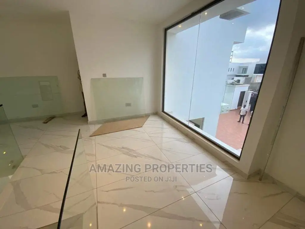 4bdrm House in 4 Bedroom House East for Sale