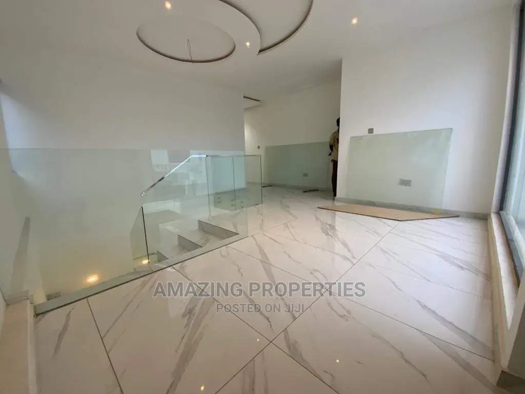 4bdrm House in 4 Bedroom House East for Sale