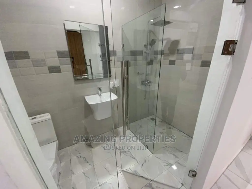 4bdrm House in 4 Bedroom House East for Sale