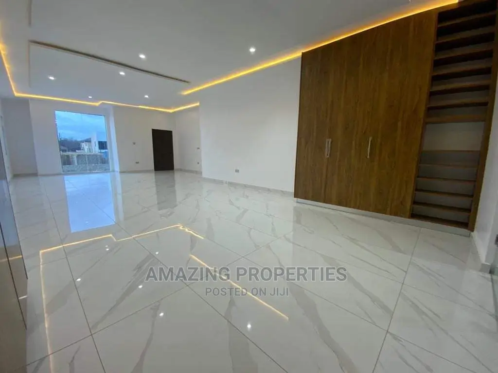 4bdrm House in 4 Bedroom House East for Sale