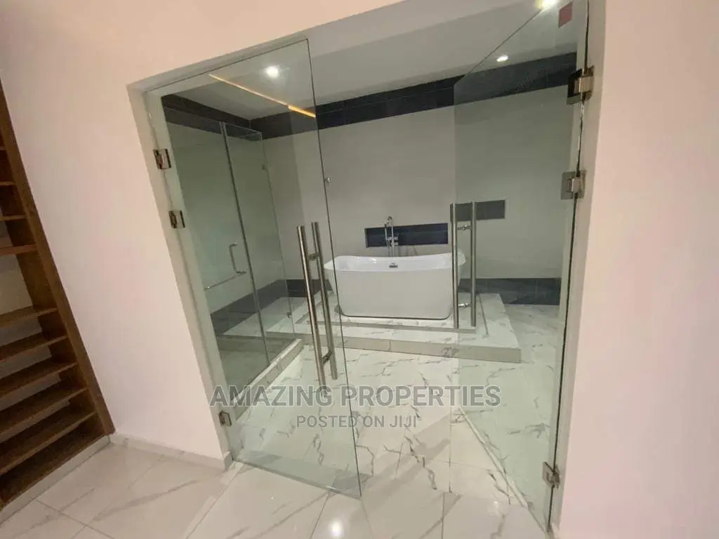 4bdrm House in 4 Bedroom House East for Sale