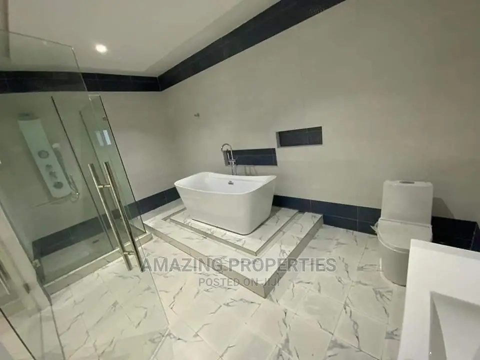 4bdrm House in 4 Bedroom House East for Sale