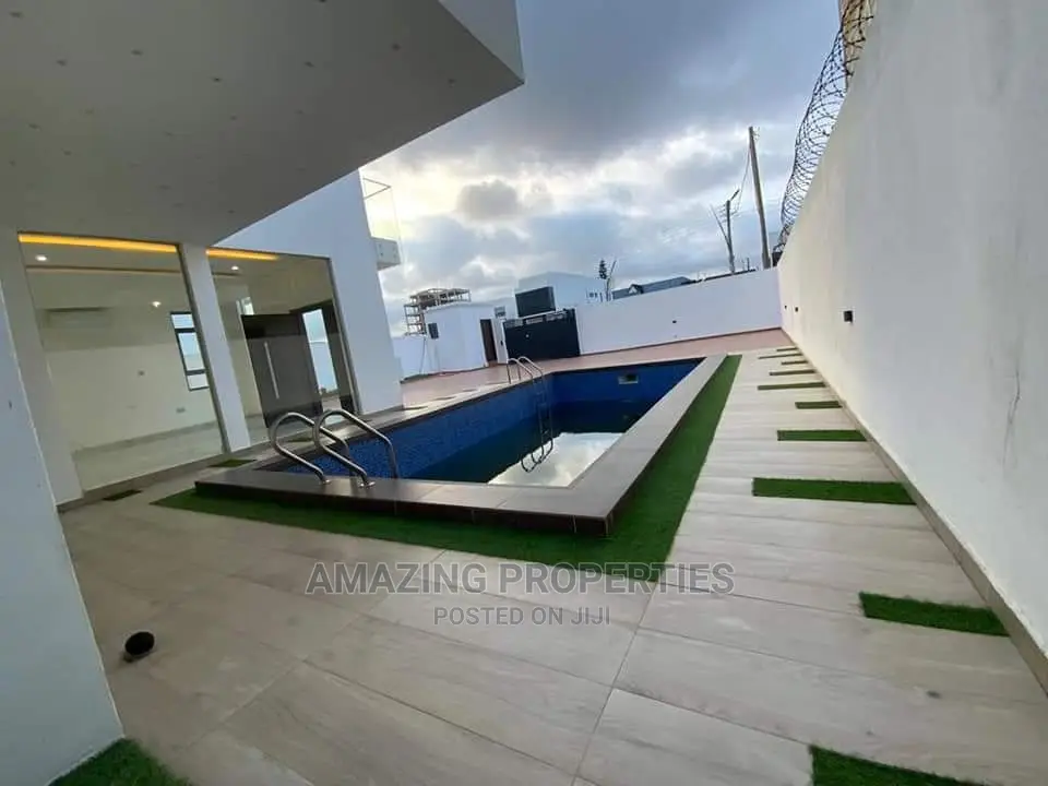 4bdrm House in 4 Bedroom House East for Sale