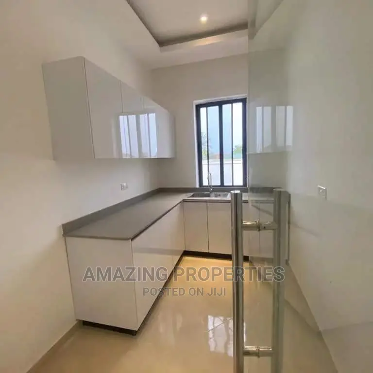 Furnished 4bdrm House in 4Bedroom Ouse For, East Legon for Sale