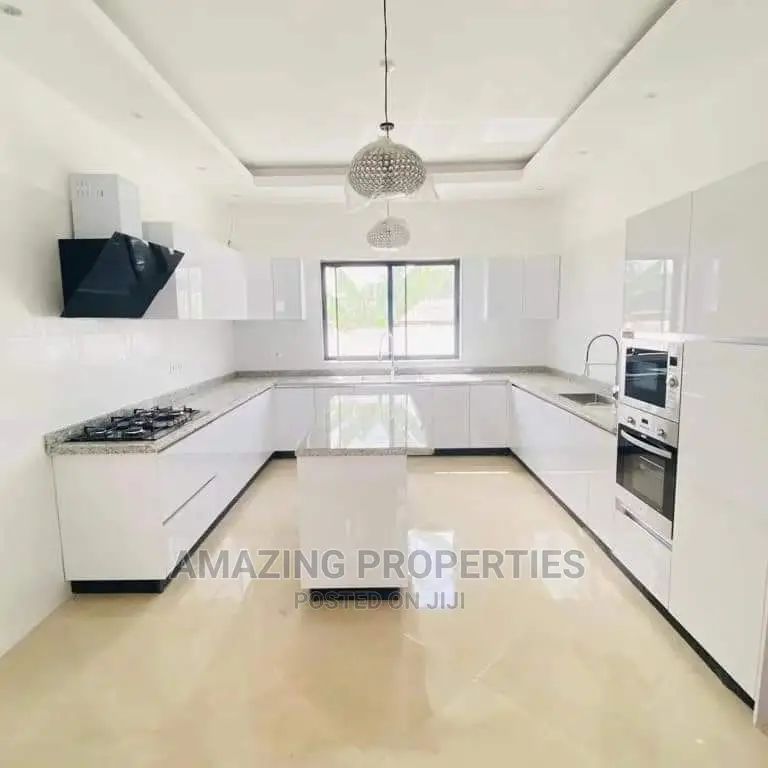 Furnished 4bdrm House in 4Bedroom Ouse For, East Legon for Sale