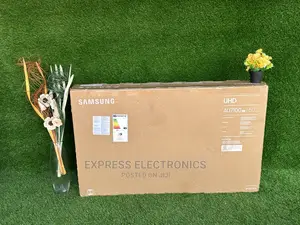 Samsung Vivid Pictures Smart 50”AU7172 UHD +Dstv
