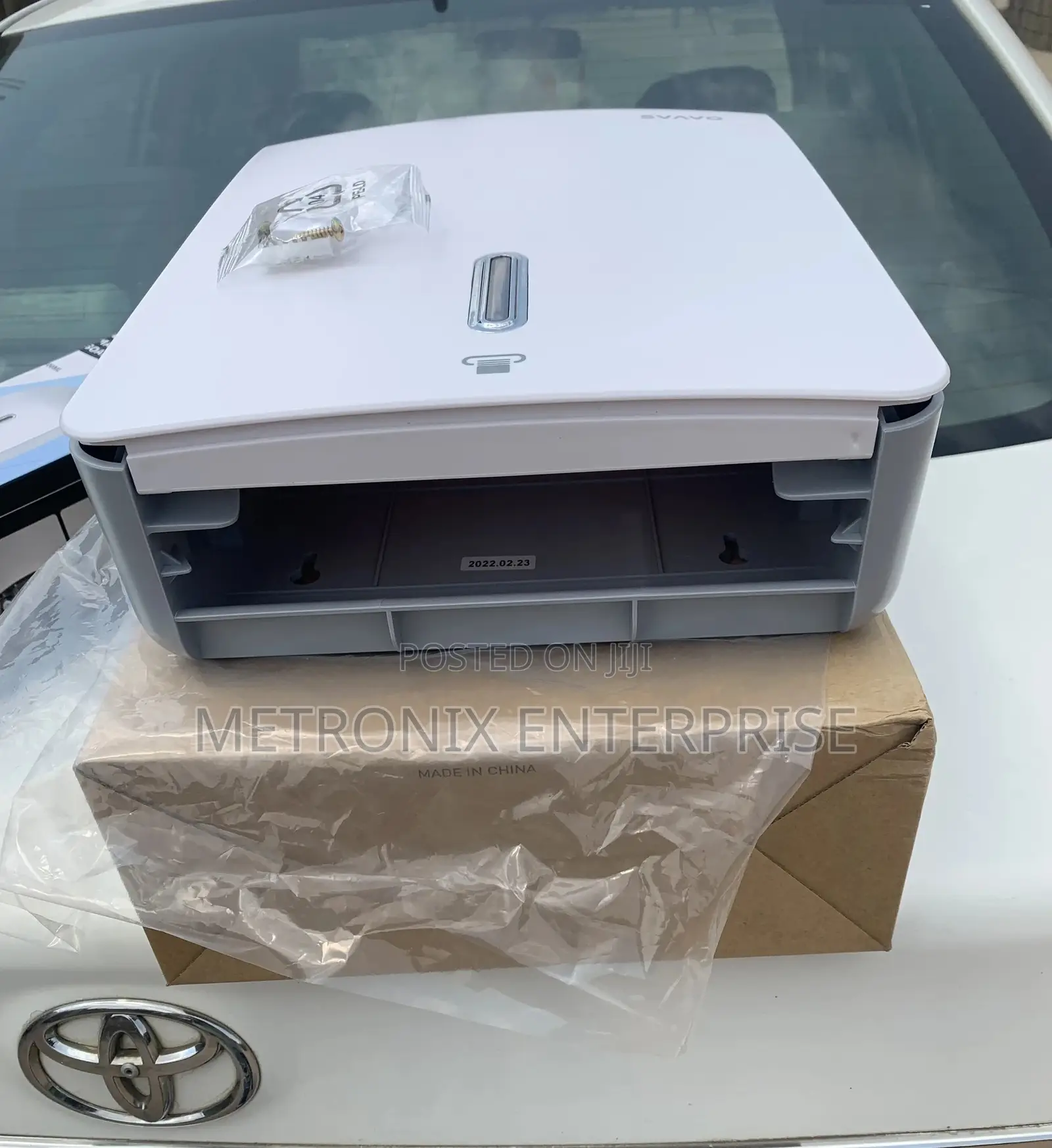 Z Fold Tissue Dispenser(Self Sticking)