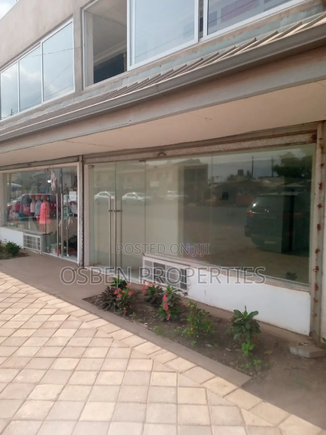 Spacious 3 -In-1 Shop for Rent