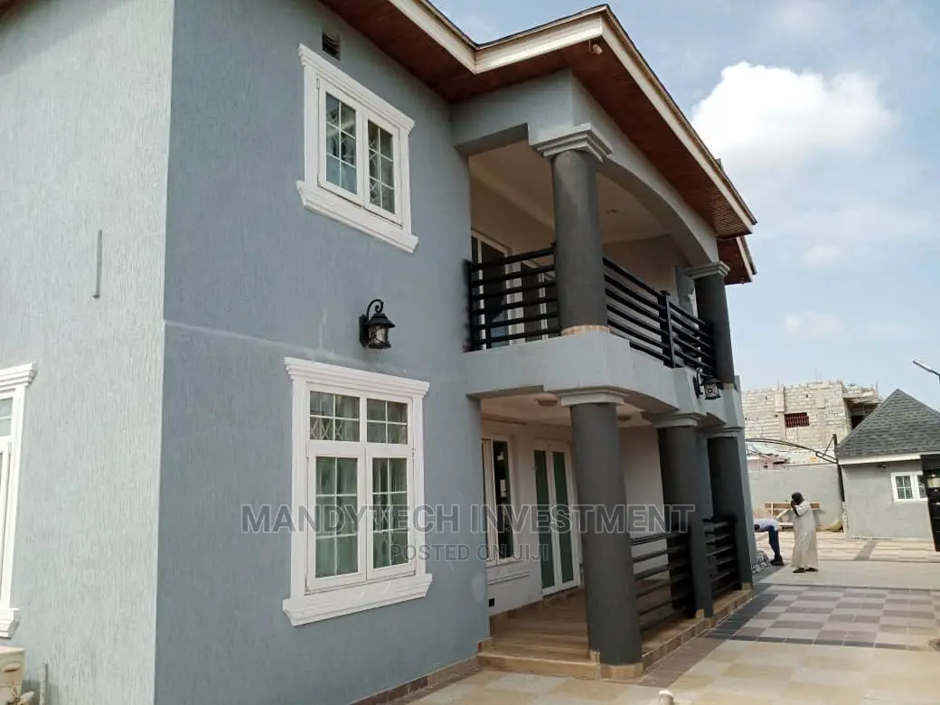 6bdrm Mansion in East Legon for Sale