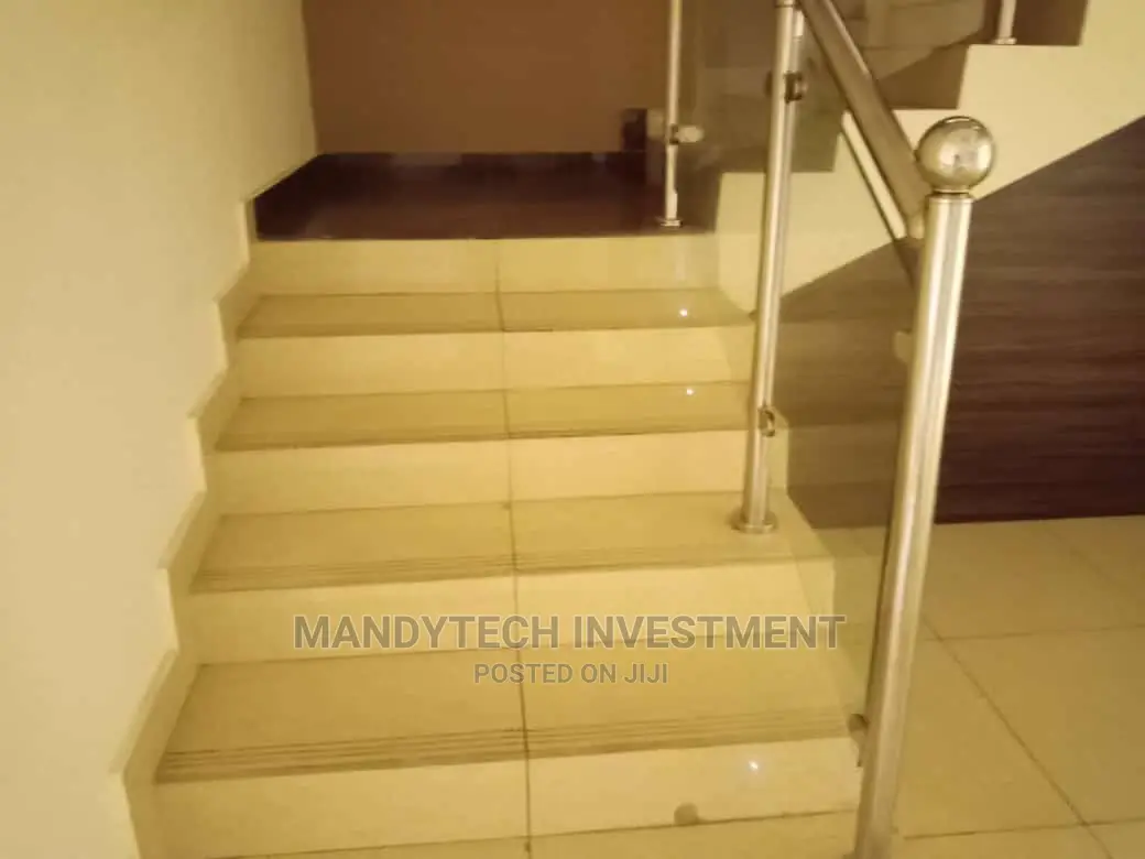 6bdrm Mansion in East Legon for Sale