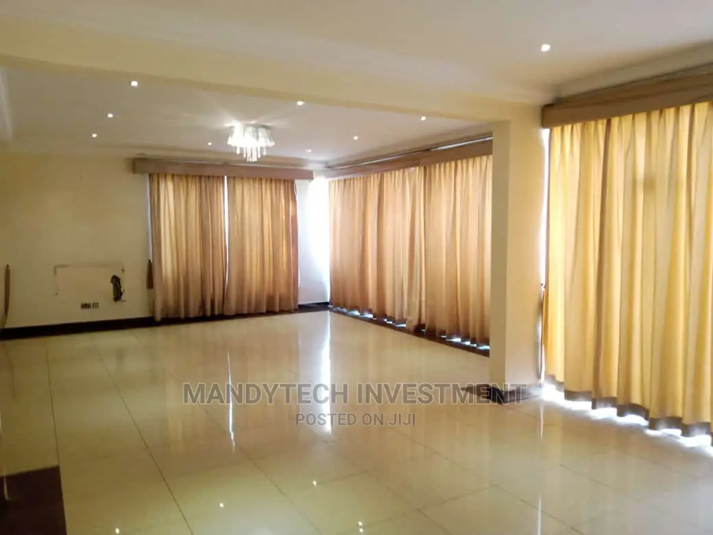 6bdrm Mansion in East Legon for Sale