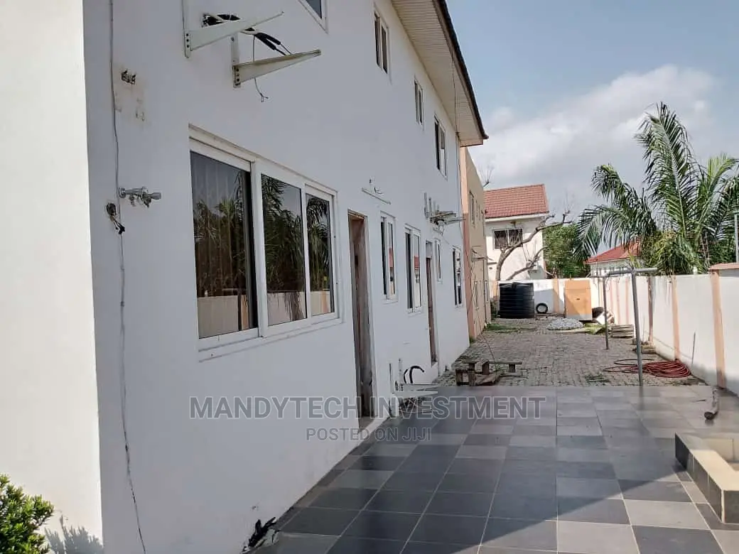 6bdrm Mansion in East Legon for Sale