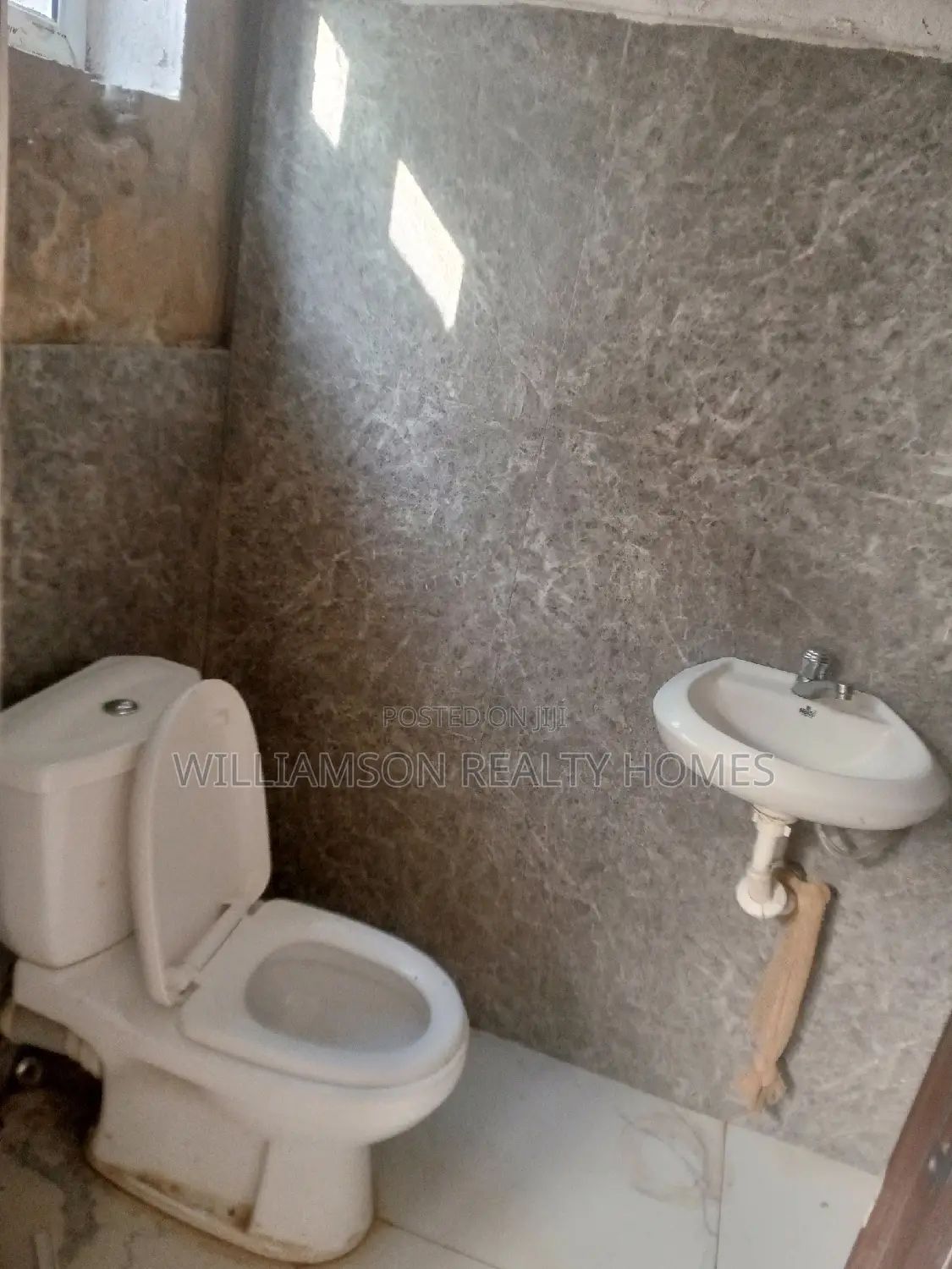 2bdrm House in Hfc Estate Area, for rent