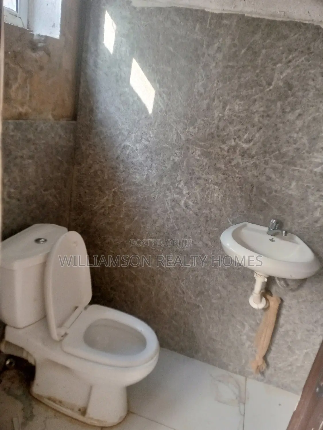 2bdrm House in Hfc Estate Area, for rent