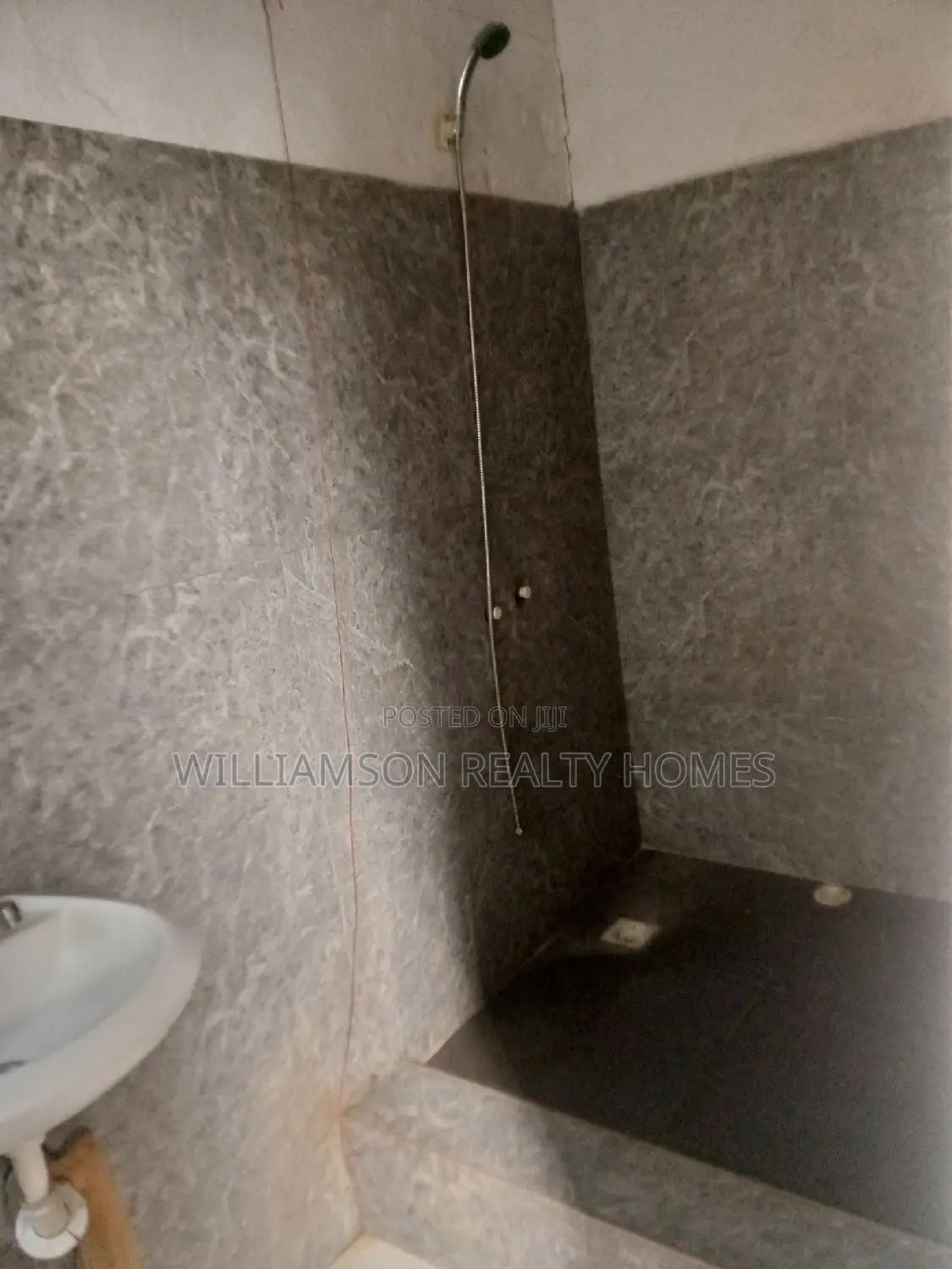 2bdrm House in Hfc Estate Area, for rent