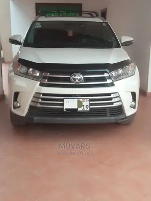 Car Rental. Toyota Highlander for Hiring