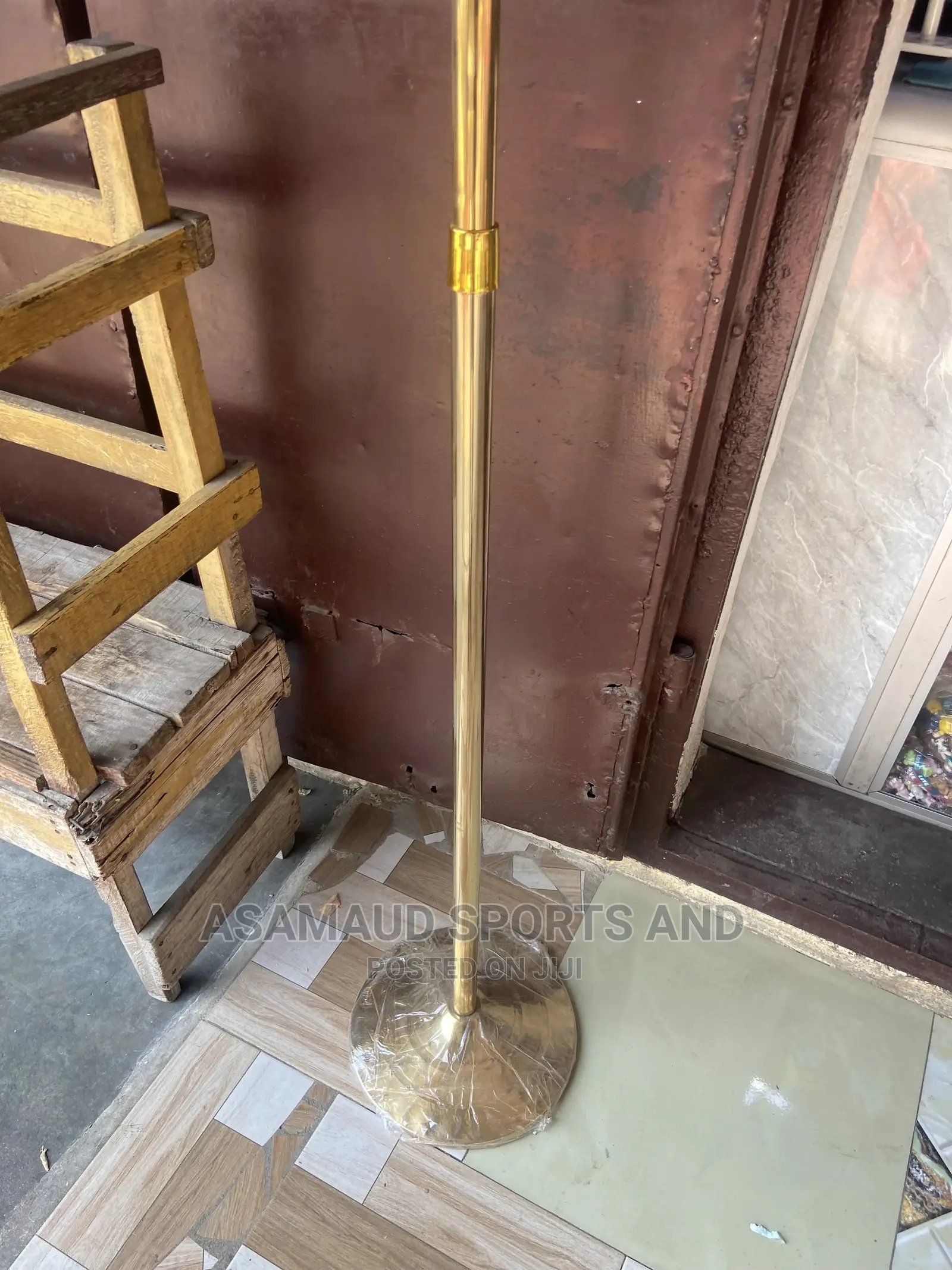 Original Gold Metal Flag Stand At Cool Price
