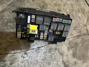 DOGDE JOURNEY Engine Fuseboard