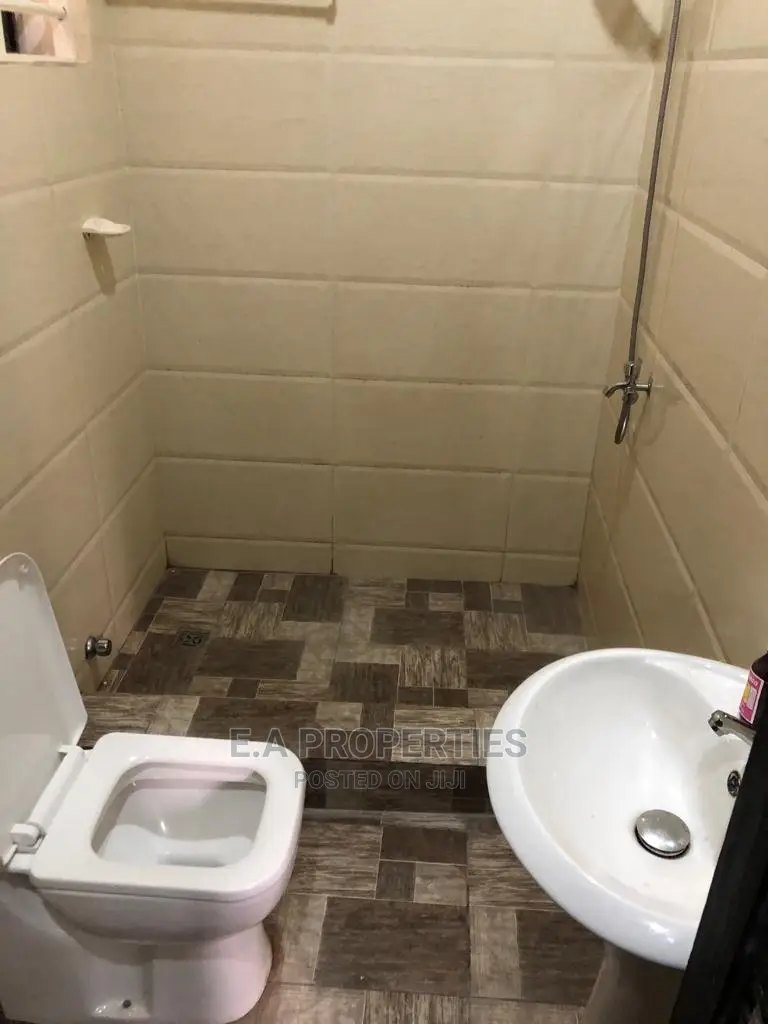 2bdrm Apartment in E a Properties, a C Mall Area for Rent