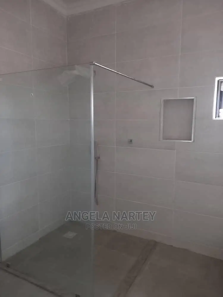 4bdrm House in Sakumono Estates, Tema Metropolitan for Sale