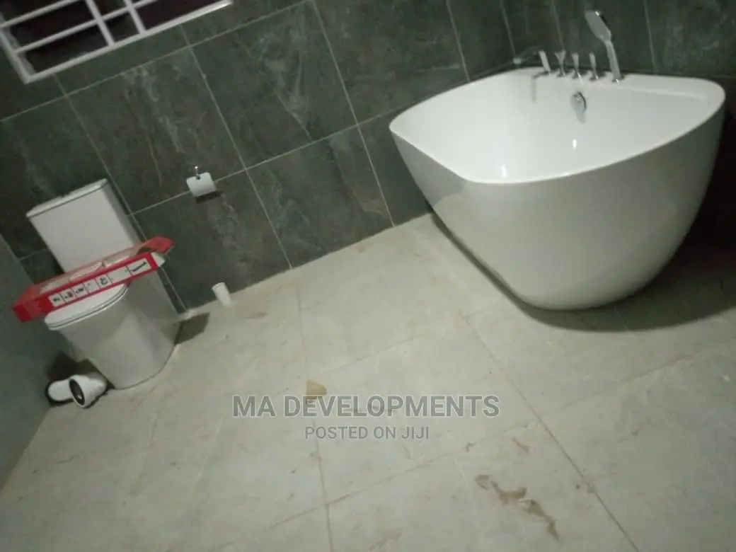5bdrm House in Ma Developments, Achimota for sale