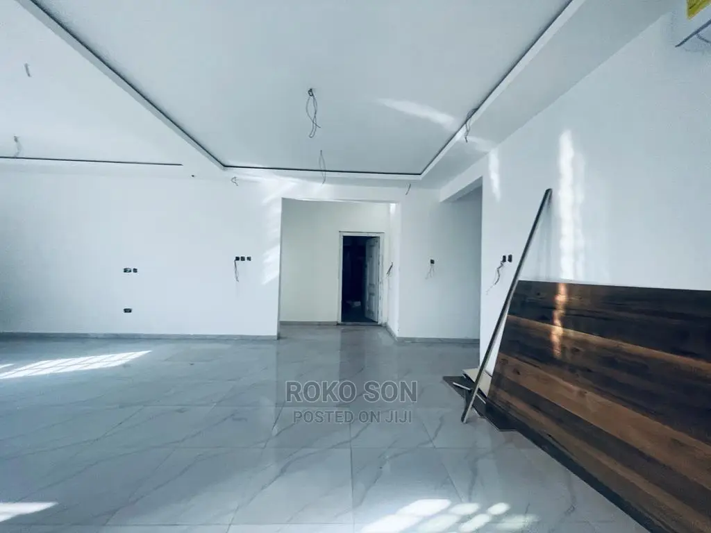 4bdrm Duplex in Dr Roko, Adjiriganor for Sale