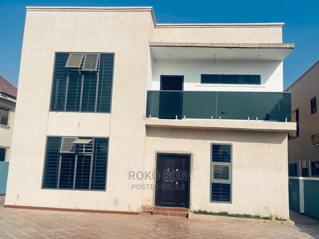 4bdrm Duplex in Dr Roko, Adjiriganor for Sale
