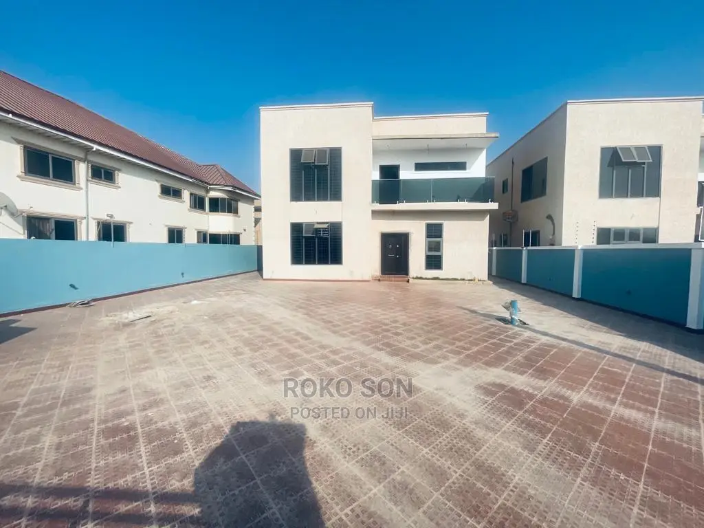 4bdrm Duplex in Dr Roko, Adjiriganor for Sale