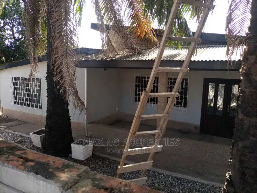 3bdrm House in Nyaniba Estate for Sale