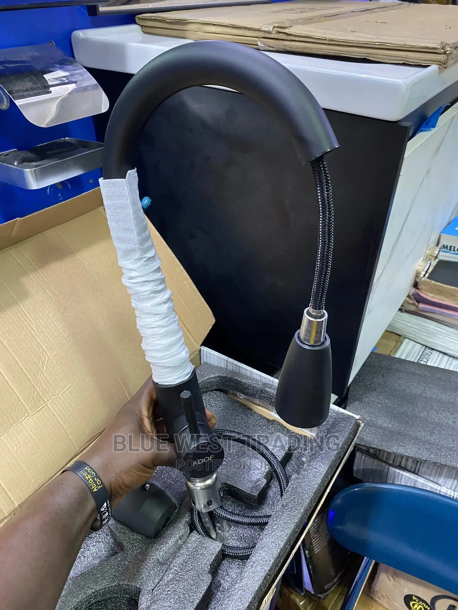 Pull Out Sink Tap (Black)