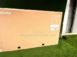 SAMSUNG 85-Inch Class Crystal UHD AU8000 Series