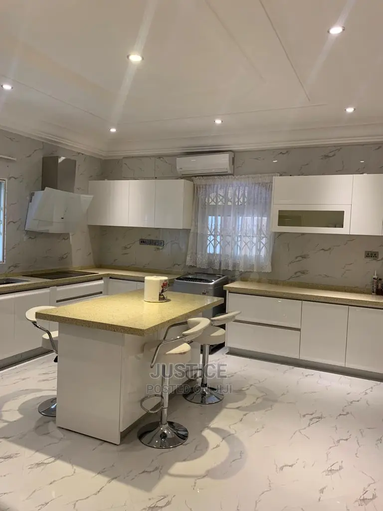 5bdrm Mansion in East Legon, American House for Sale
