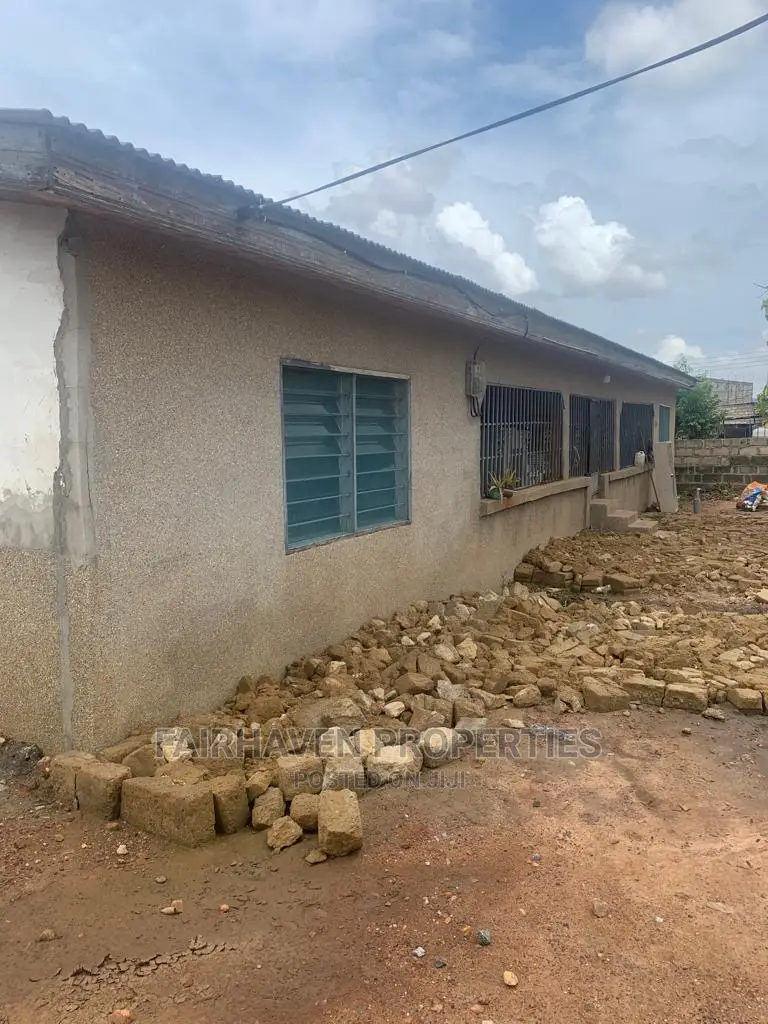 5bdrm House in Bushroad, Teshie for Sale