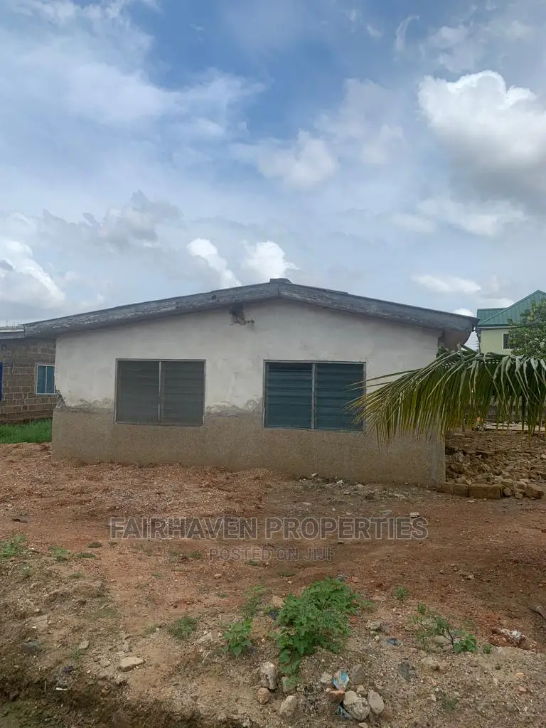 5bdrm House in Bushroad, Teshie for Sale