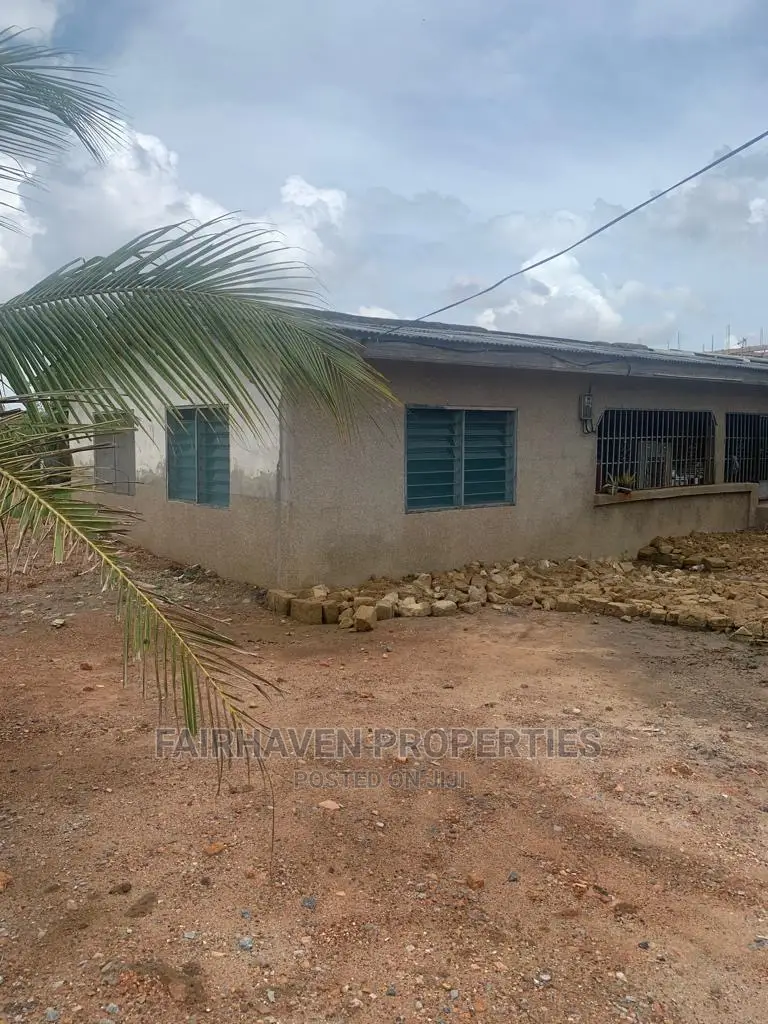 5bdrm House in Bushroad, Teshie for Sale