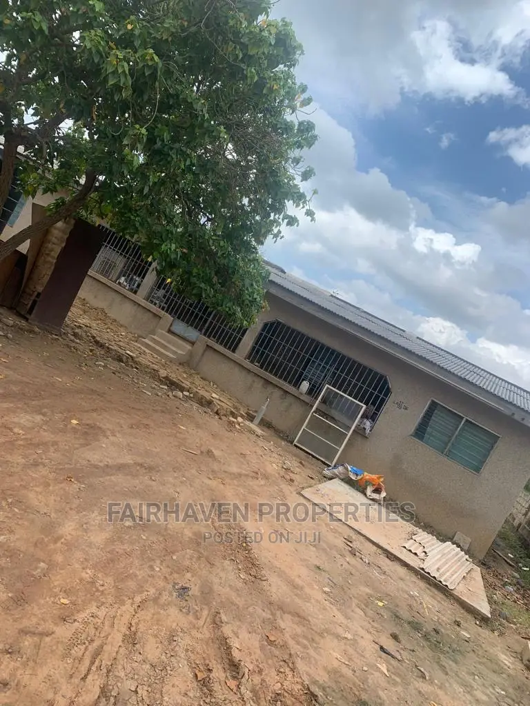 5bdrm House in Bushroad, Teshie for Sale
