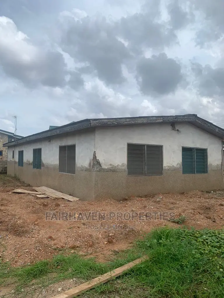 5bdrm House in Bushroad, Teshie for Sale