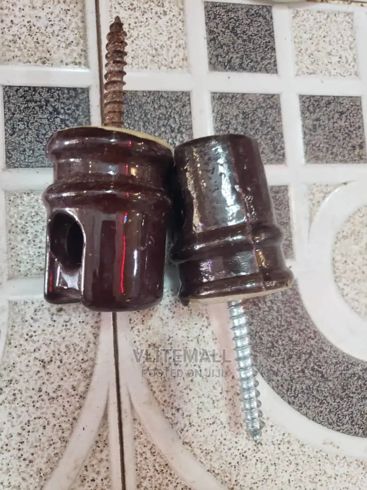 Porcelain Screw Insolator