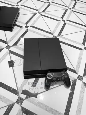 Standard Ps4 With 8 Games