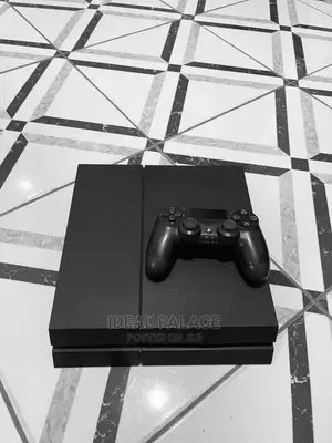 Standard Ps4 With 8 Games