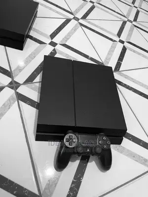 Standard Ps4 With 8 Games