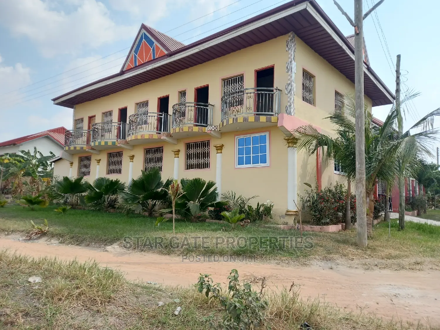 10bdrm House in Star Gate Properties, Kumasi Metropolitan for sale