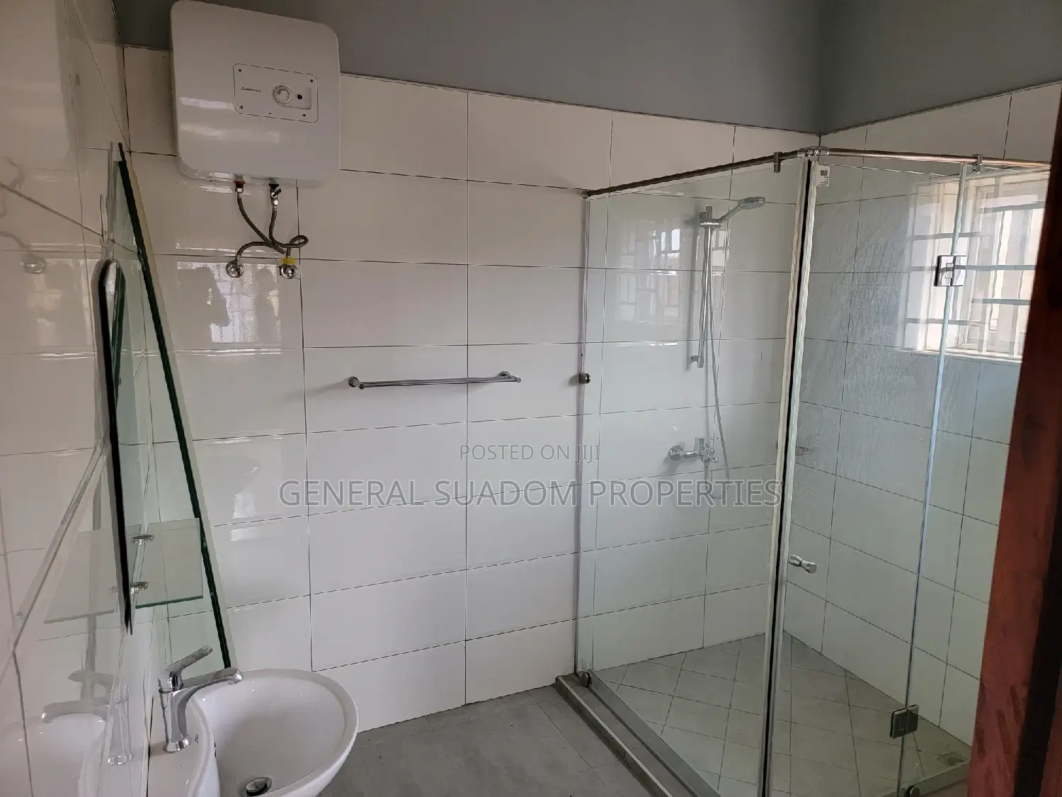 4bdrm Duplex in Suadom Properties, Baatsona Total for rent