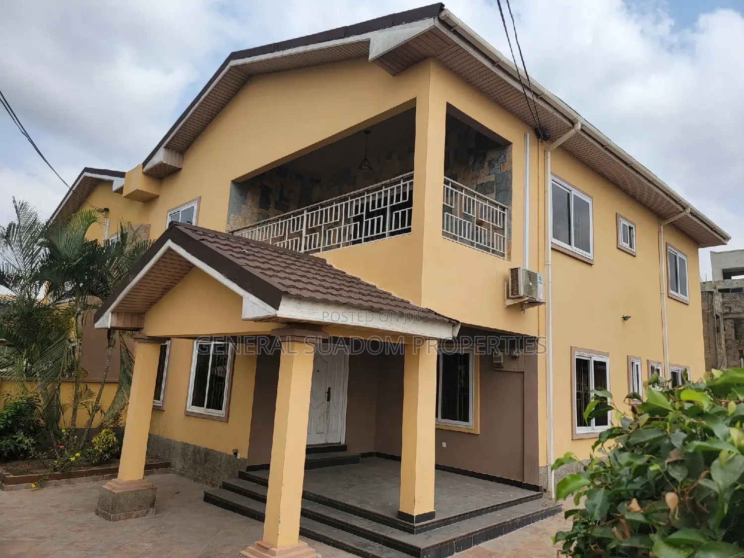 4bdrm Duplex in Suadom Properties, Baatsona Total for rent