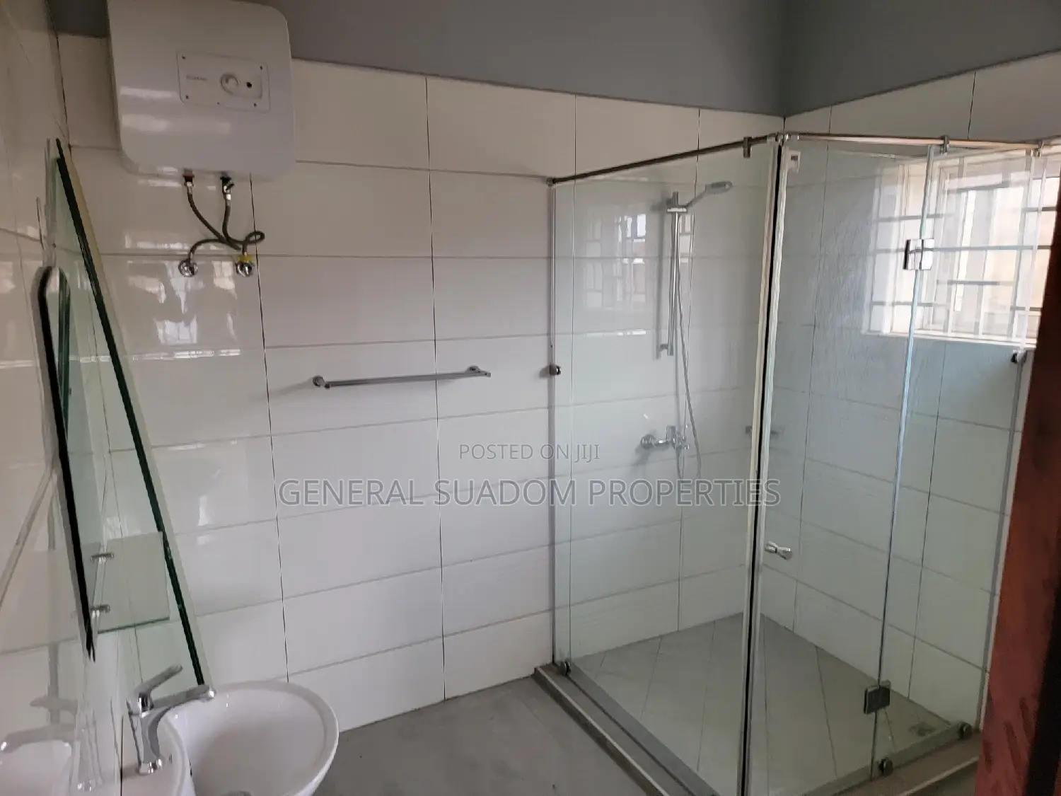 4bdrm Duplex in Suadom Properties, Baatsona Total for rent